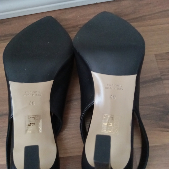 Shoes - Picture 7 of 8